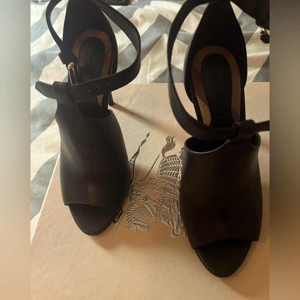 Burberry peep toe heels